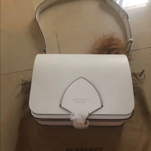 Bủberry purse for sale